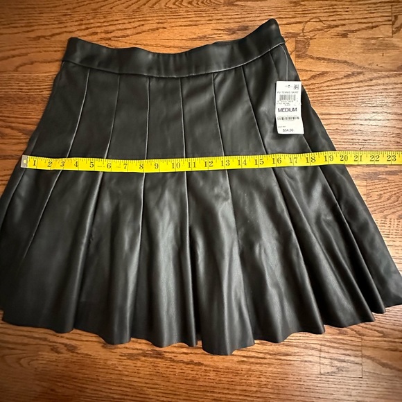 And now this mini black skirt size medium - Picture 3 of 5